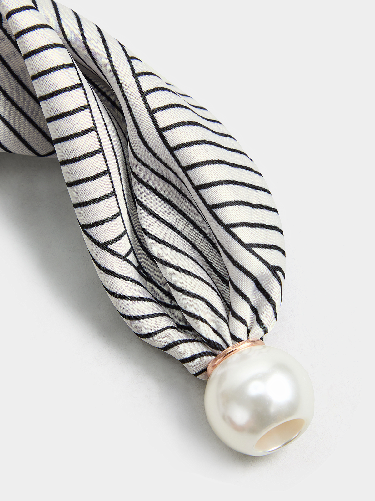 Striped Pearl Magnetic Closure Scarf