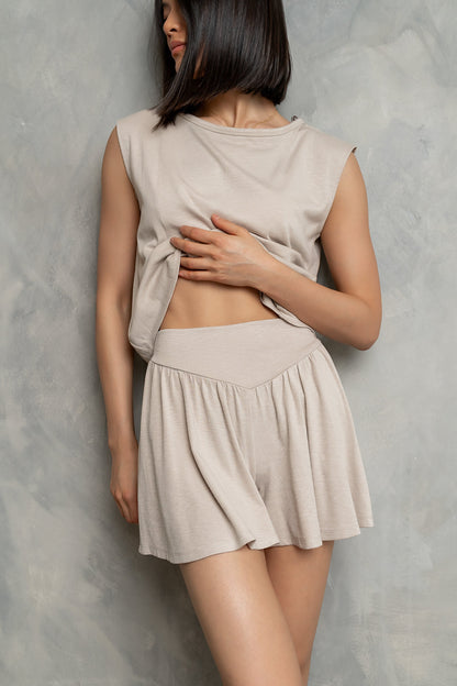 Britta Flowy Shorts in Bone