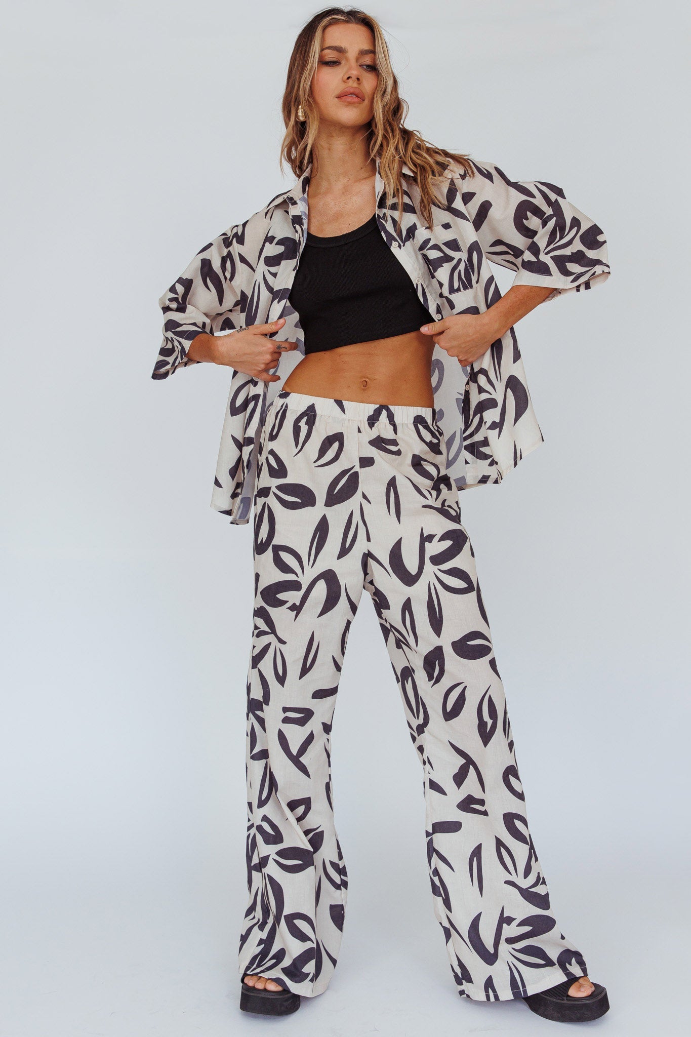 Just A Hunch Pants Leaf Print Beige