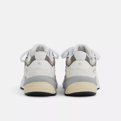 New Balance Unisex U990 Sneaker